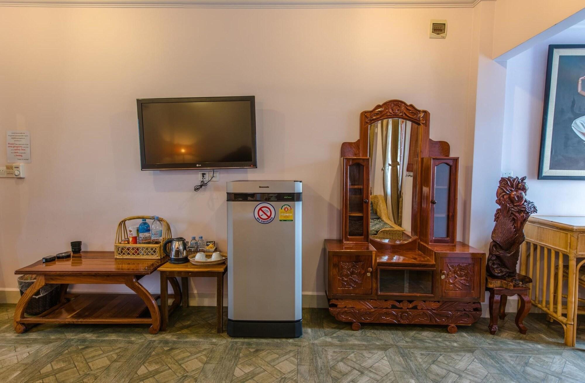 Delux Villa Battambang Exterior photo